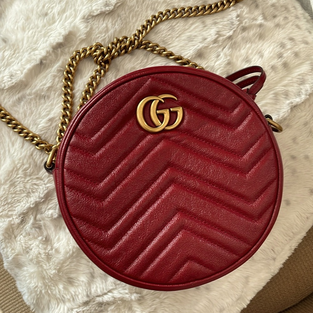 Round leather Gucci Marmont new condition and Valentine’s Day gifting ready ❤️